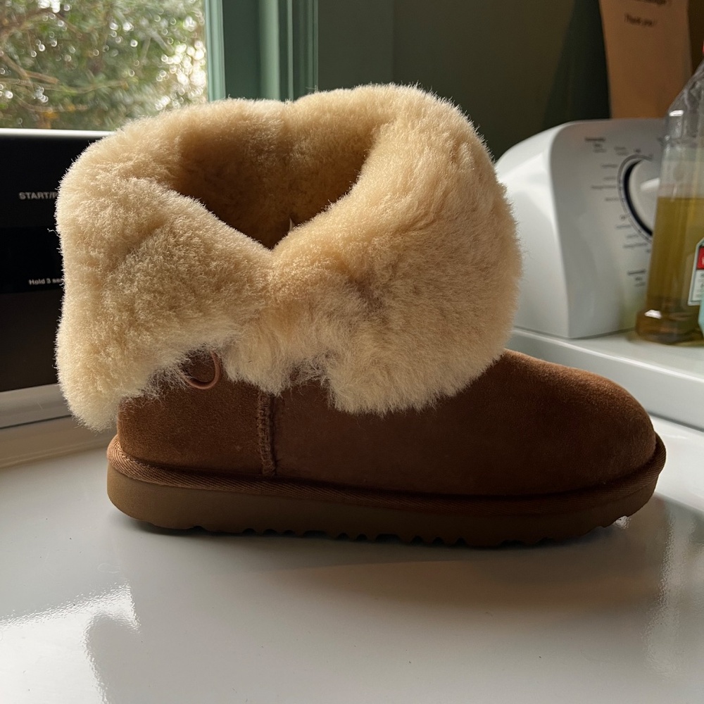 UGG Bailey Button (Chestnut) - Picture 5 of 6